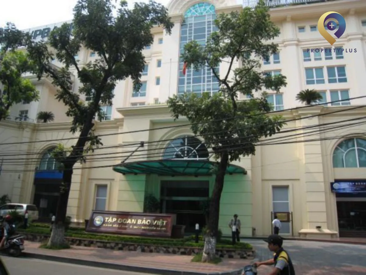 Toàn cảnh tòa nhà Bảo Việt Tower Hà Nội nhìn từ bên ngoài.
